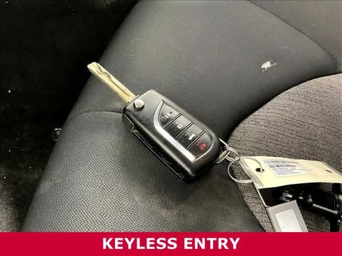Used 2018 Toyota Camry LE FWD image 31