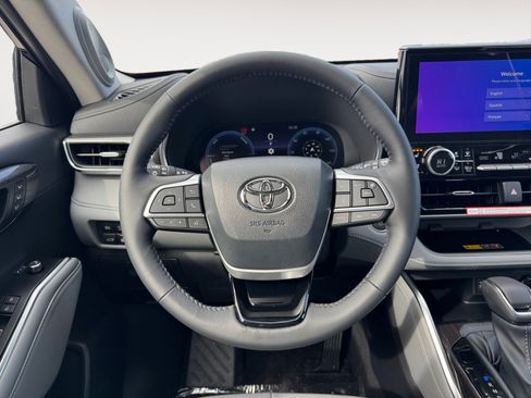 New 2026 Toyota Highlander Platinum AWD/4WD image 14