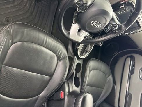 Used 2017 Kia Soul + w/ Primo Package FWD image 20
