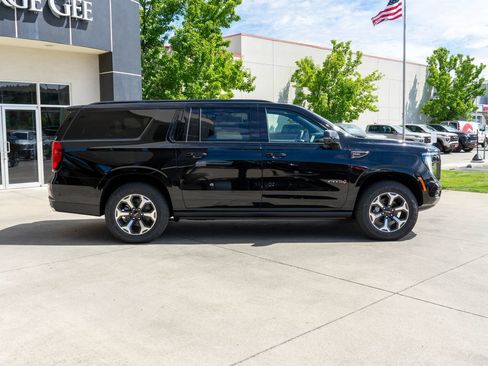 New 2026 GMC Yukon XL AT4 Ultimate AWD/4WD image 8