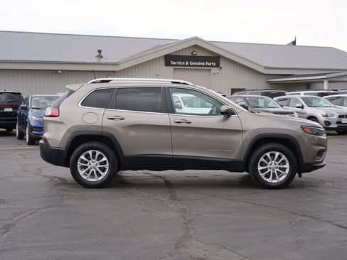 Used 2019 Jeep Cherokee Latitude w/ Popular Appearance Group AWD/4WD image 2