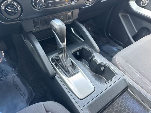 Used 2022 Nissan Frontier SV image 16