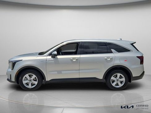 Certified 2026 Kia Sorento LX FWD image 3