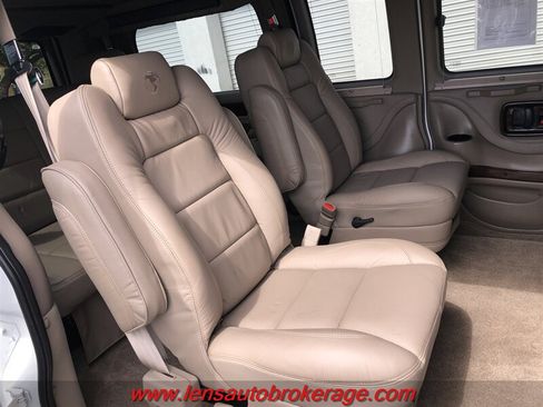 Used 2010 Chevrolet Express 1500 w/ Preferred Equipment Group RWD image 26