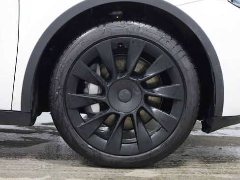 Used 2020 Tesla Model Y Long Range image 12