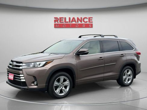 Used 2017 Toyota Highlander Limited AWD/4WD image 2