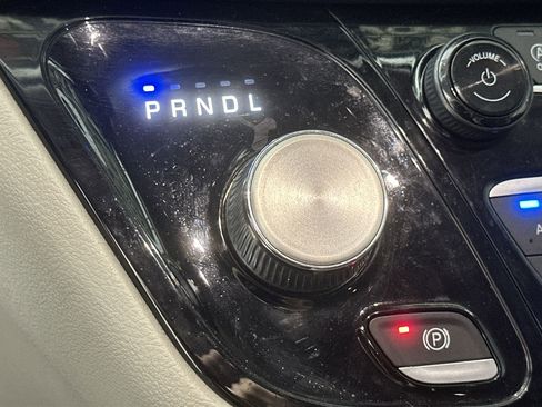 Used 2022 Chrysler Pacifica Touring-L image 24