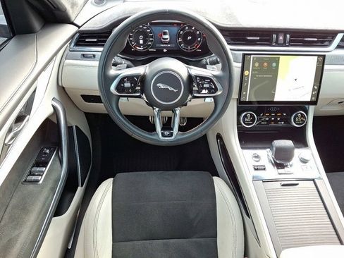 Used 2021 Jaguar F-PACE SVR image 13