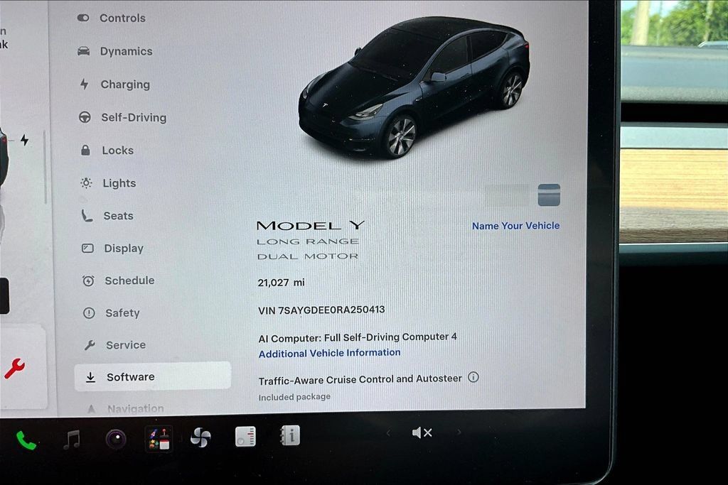Used 2024 Tesla Model Y Long Range AWD/4WD image 13