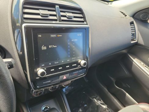Used 2025 Mitsubishi Outlander Sport AWD image 14
