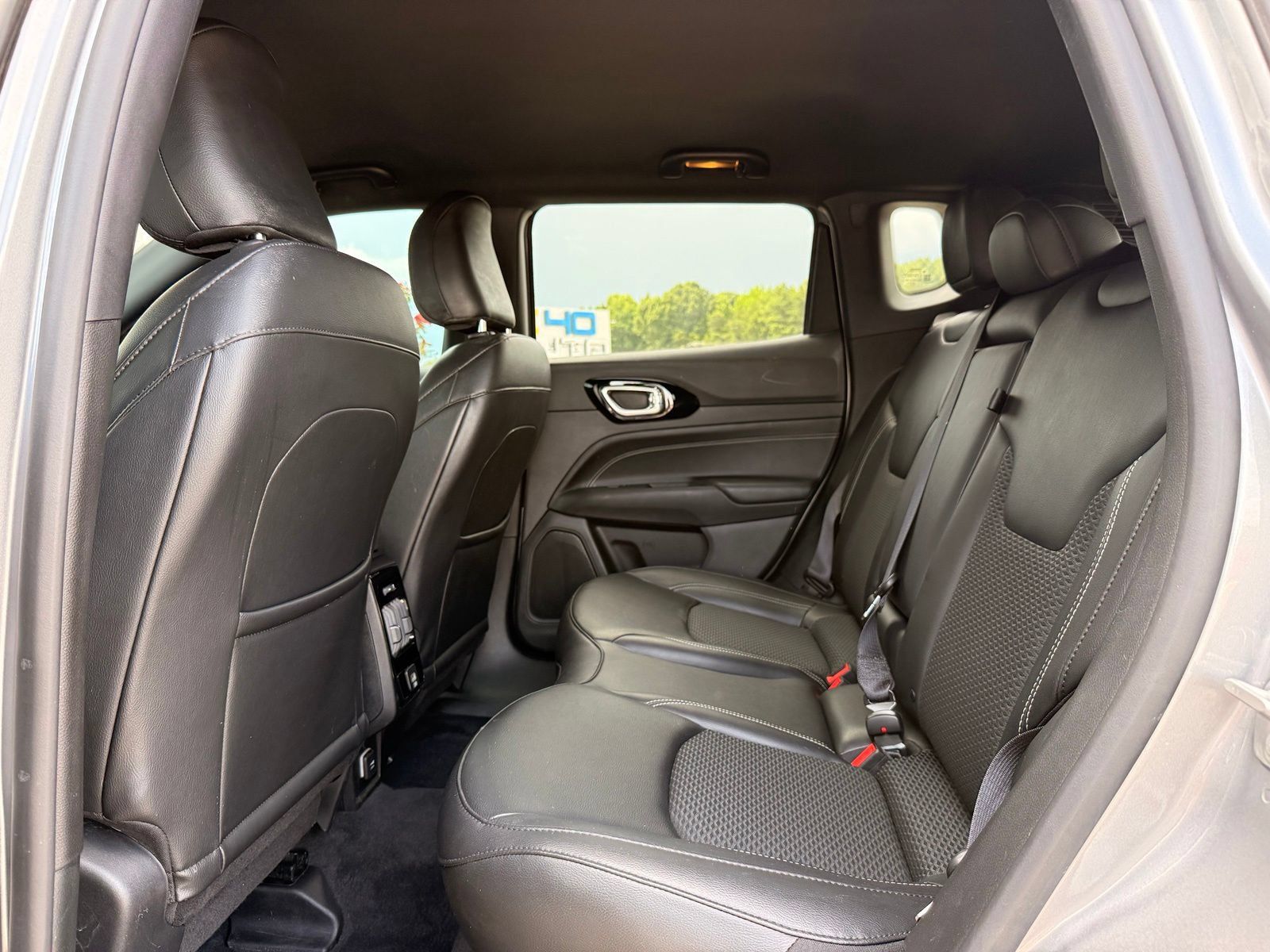 Used 2023 Jeep Compass Latitude AWD/4WD image 16