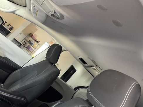 Used 2022 Chrysler Voyager LX FWD image 32