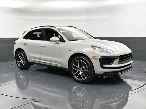 Certified 2026 Porsche Macan AWD/4WD image 10