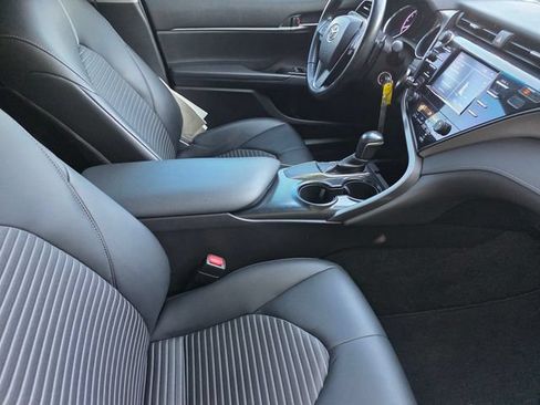 Used 2019 Toyota Camry SE w/ Carpet Mat Package FWD image 19