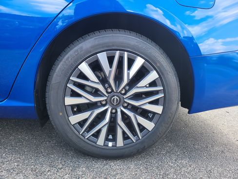Used 2025 Nissan Altima 2.5 SV FWD image 8