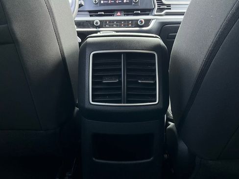 Used 2025 Kia Sportage LX image 12