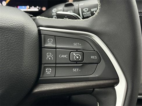 New 2025 Jeep Grand Cherokee Limited w/ Trailer Tow Package image 18