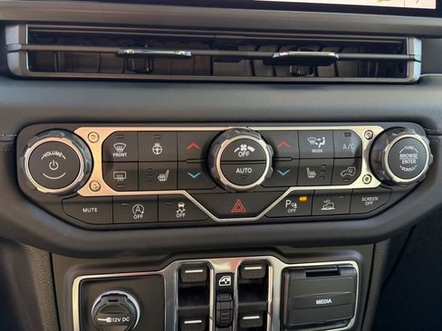 New 2026 Jeep Gladiator Sport AWD/4WD image 20