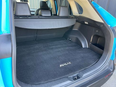 Used 2019 Toyota RAV4 XLE Premium w/ Carpet Mat Package FWD image 26