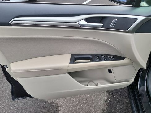 Certified 2019 Ford Fusion SE image 14