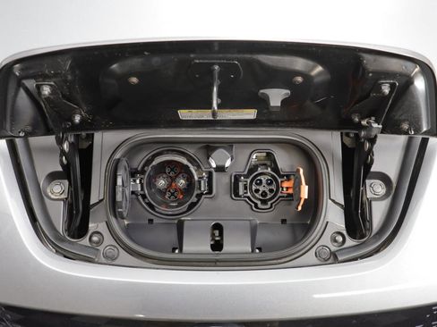 Used 2023 Nissan Leaf S image 23