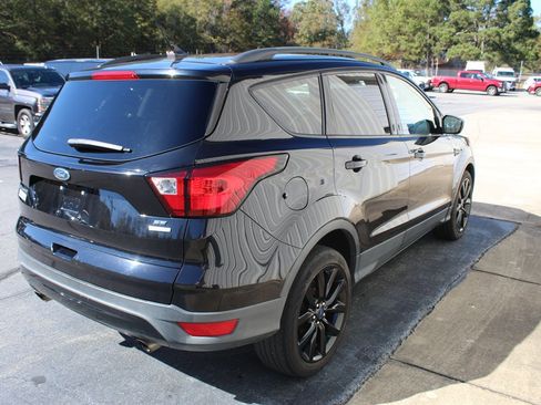 Used 2019 Ford Escape SE image 3