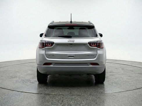 Used 2025 Jeep Compass Trailhawk AWD/4WD image 7