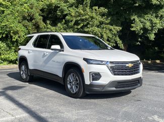 Used 2023 Chevrolet Traverse LT FWD video 2
