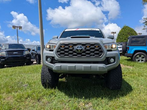 Used 2021 Toyota Tacoma TRD Sport w/ Technology Package AWD/4WD image 9