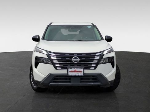 Used 2024 Nissan Rogue S AWD/4WD image 2