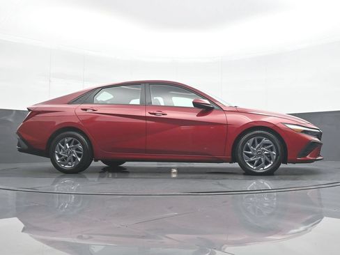 Used 2024 Hyundai Elantra SEL FWD image 31