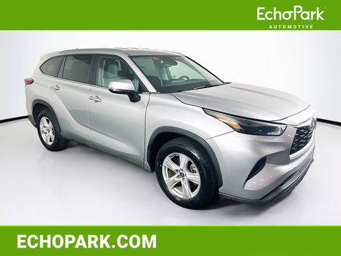 Used 2023 Toyota Highlander L FWD image 1