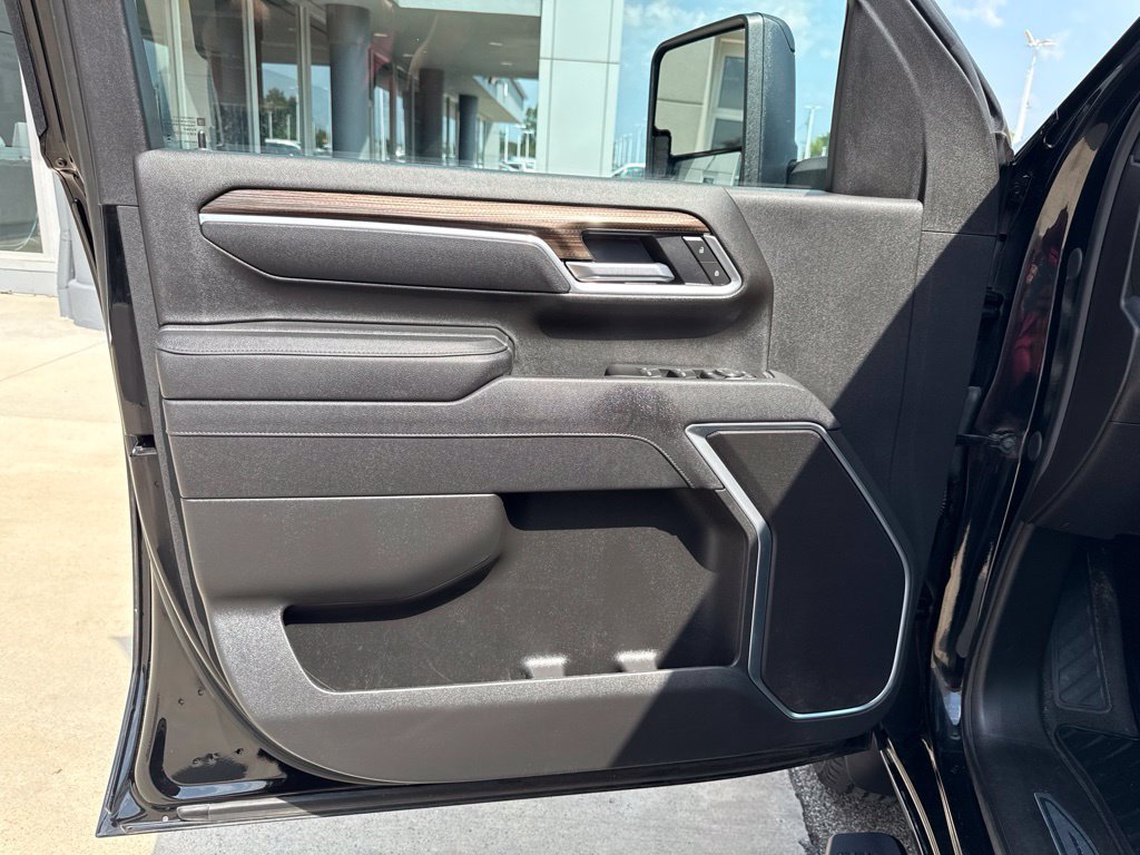 Used 2025 Chevrolet Silverado 2500 LT w/ Convenience Package AWD/4WD image 18