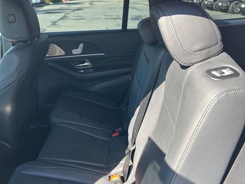 Used 2025 Mercedes-Benz GLS 450 4MATIC image 13