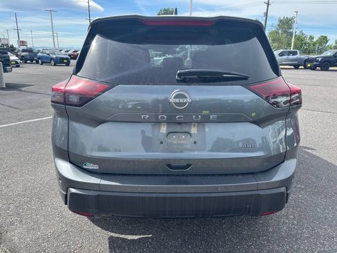 Used 2025 Nissan Rogue SV w/ SV Premium Package AWD/4WD image 2