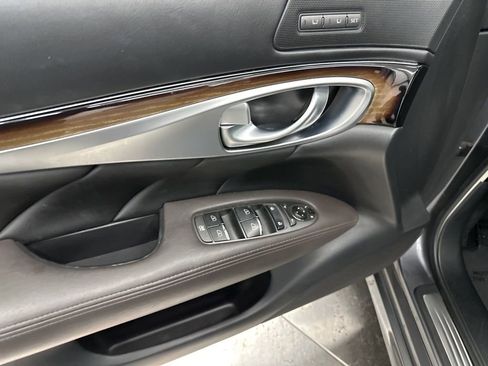 Used 2016 INFINITI Q70 3.7 w/ Deluxe Touring Package RWD image 10