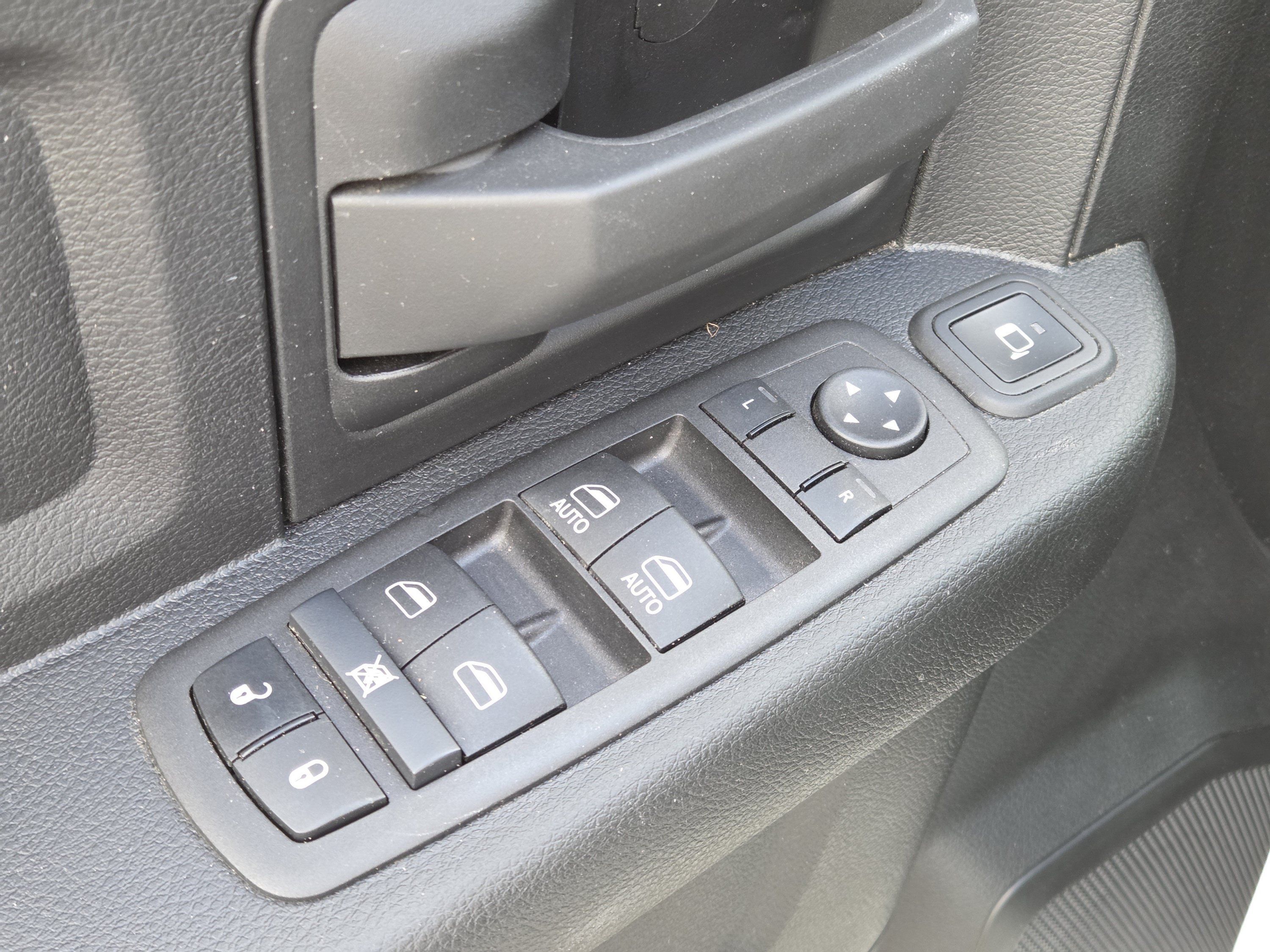 Used 2024 RAM 3500 Tradesman w/ Chrome Appearance Group AWD/4WD image 29