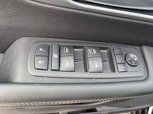 Used 2024 Chrysler Pacifica Touring-L w/ S Appearance Package image 14