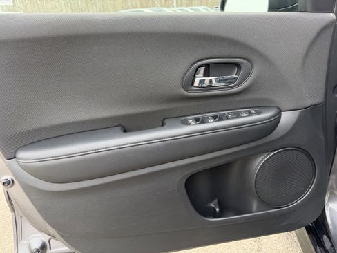 Used 2019 Honda HR-V Sport image 11