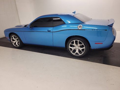 Used 2015 Dodge Challenger SXT Plus w/ Technology Group RWD image 3
