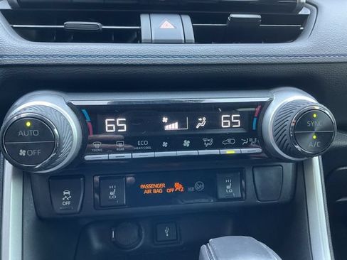 Used 2022 Toyota RAV4 SE w/ Convenience Package AWD/4WD image 17