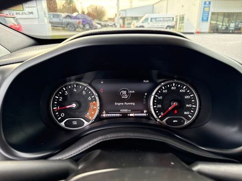 Used 2023 Jeep Renegade Latitude image 32