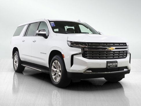 Used 2023 Chevrolet Suburban Premier image 7
