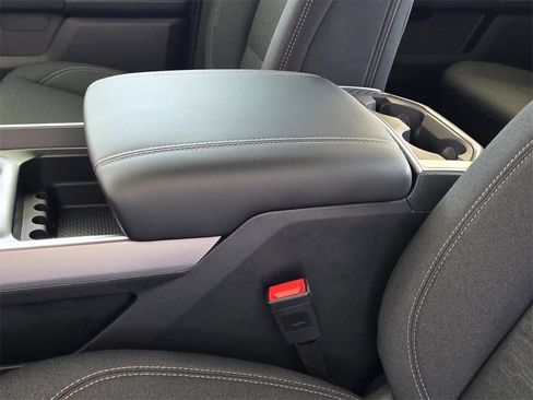 New 2026 RAM 1500 4x4 Crew Cab image 7