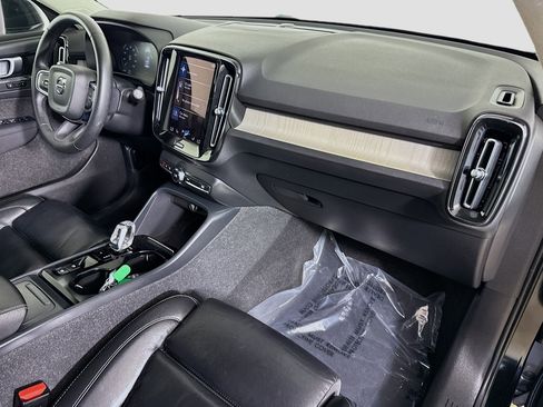 Used 2022 Volvo XC40 T5 Inscription w/ Advanced Package image 30