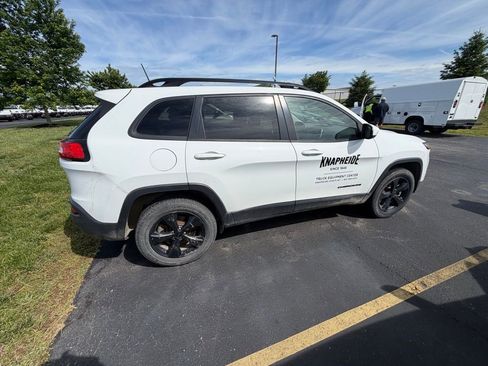 Used 2016 Jeep Cherokee Latitude w/ Cold Weather Group AWD/4WD image 7