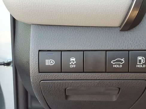 Used 2024 Toyota Camry SE FWD image 19