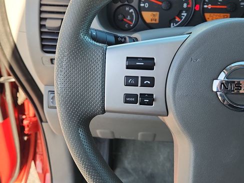 Used 2018 Nissan Frontier SV image 15
