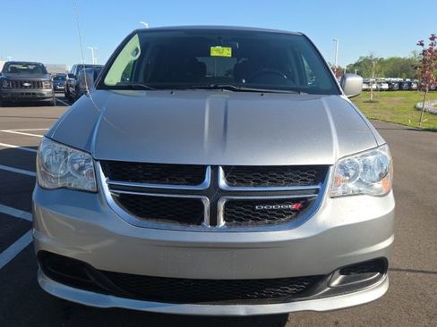 Used 2016 Dodge Grand Caravan SXT image 3