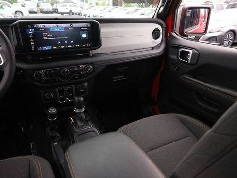Used 2025 Jeep Wrangler Unlimited Sahara AWD/4WD image 26